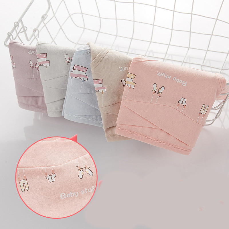 Maternity panties set displayed in a basket featuring pastel colors and Fondar logo, ideal for comfort during pregnancy.
