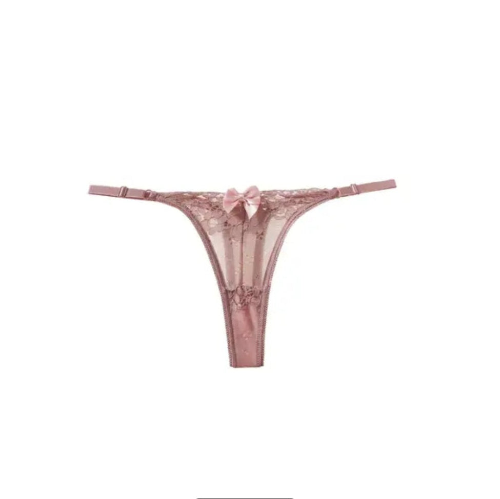 Low-rise lace g-string